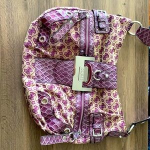 Guess one size shoulder bag. New without tags, no returns